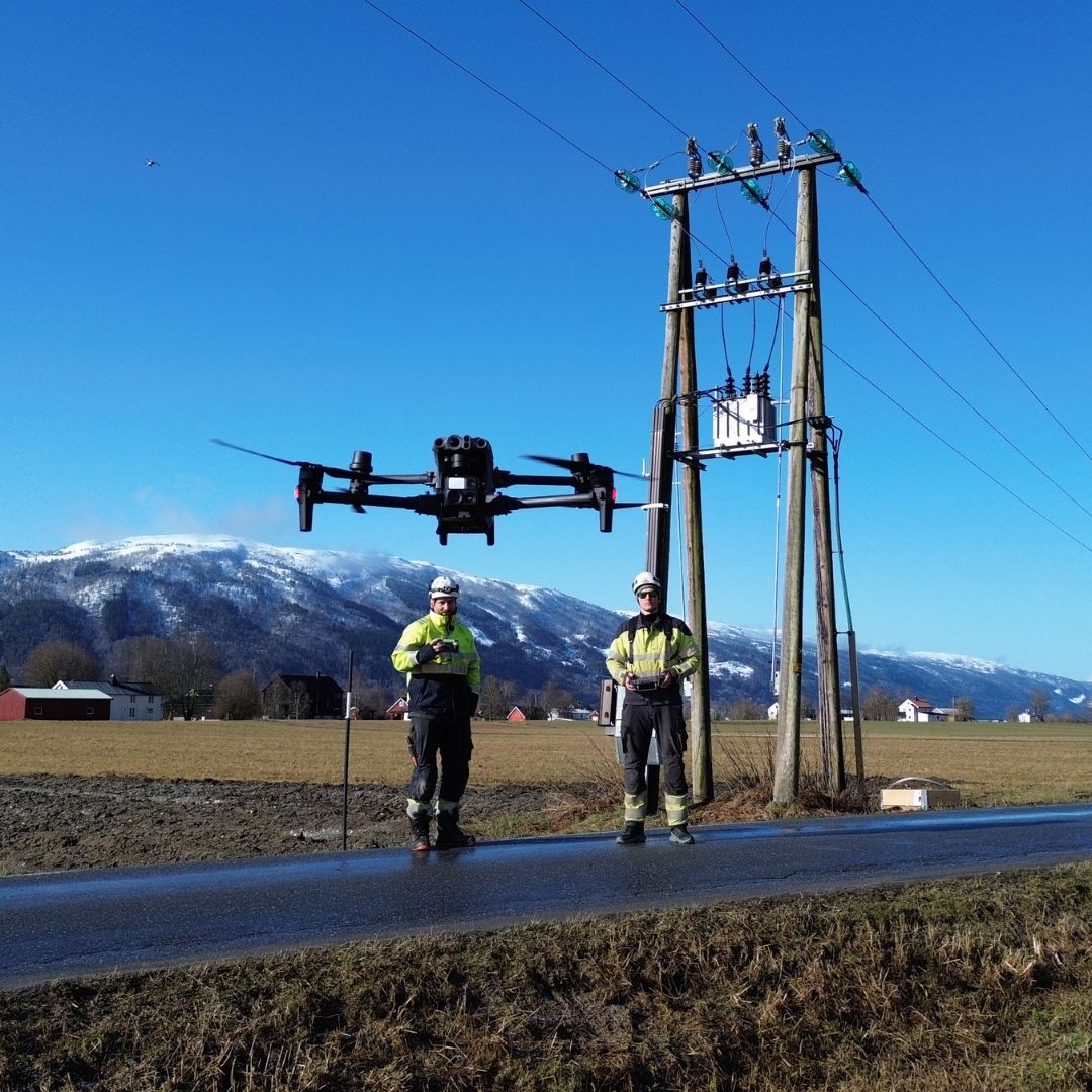 Nå er alle energimontørene våre godkjente dronepiloter.jfif