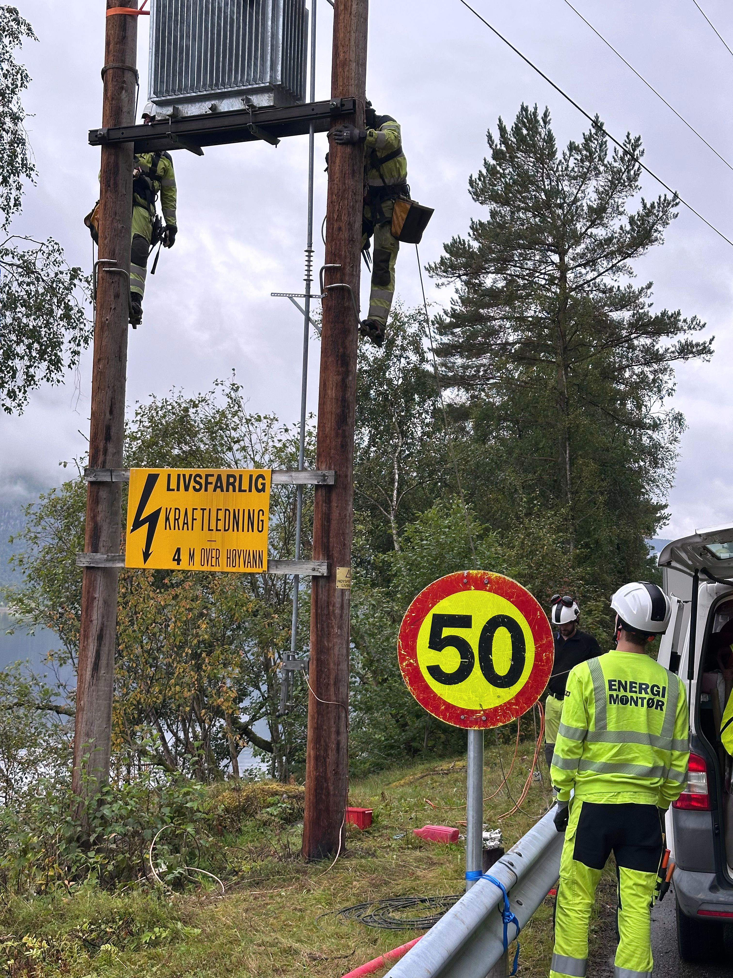 AUS_på vei opp i masta.jpg