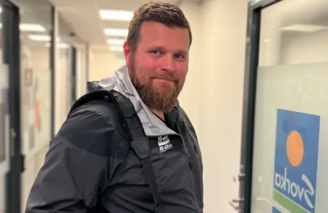 Erik på fiberutbygging Ansattehistorie Erik Møller.png