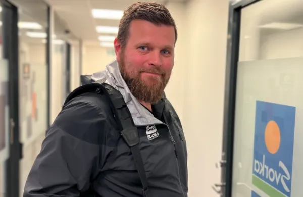 Erik på fiberutbygging Ansattehistorie Erik Møller.png